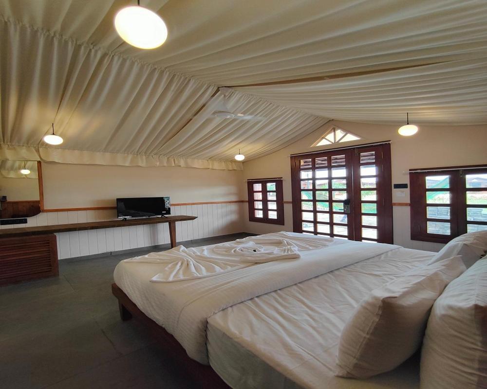 Garudeshwar Nirvana Resort And Restaurant מראה חיצוני תמונה