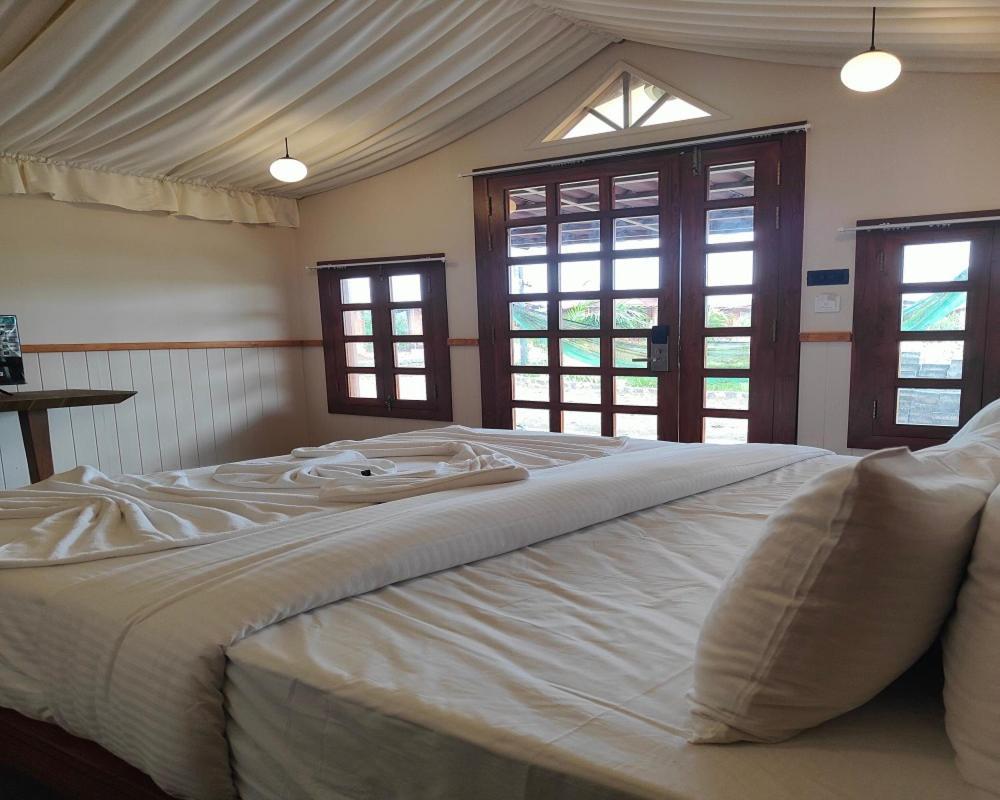 Garudeshwar Nirvana Resort And Restaurant מראה חיצוני תמונה