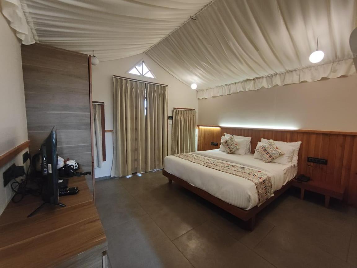 Garudeshwar Nirvana Resort And Restaurant מראה חיצוני תמונה